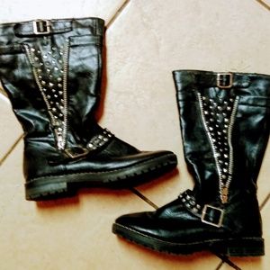 Bare trap rocker boots